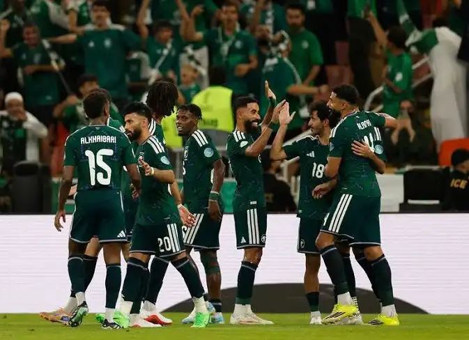 السعودية تواجه قطر والإمارات تلتقي عُمان في نصف نهائي خليجي 27