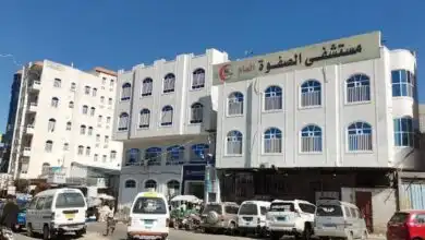 المليشيات الحوثية الإرهابية تقصف مستشفى الصفوة في تعز
