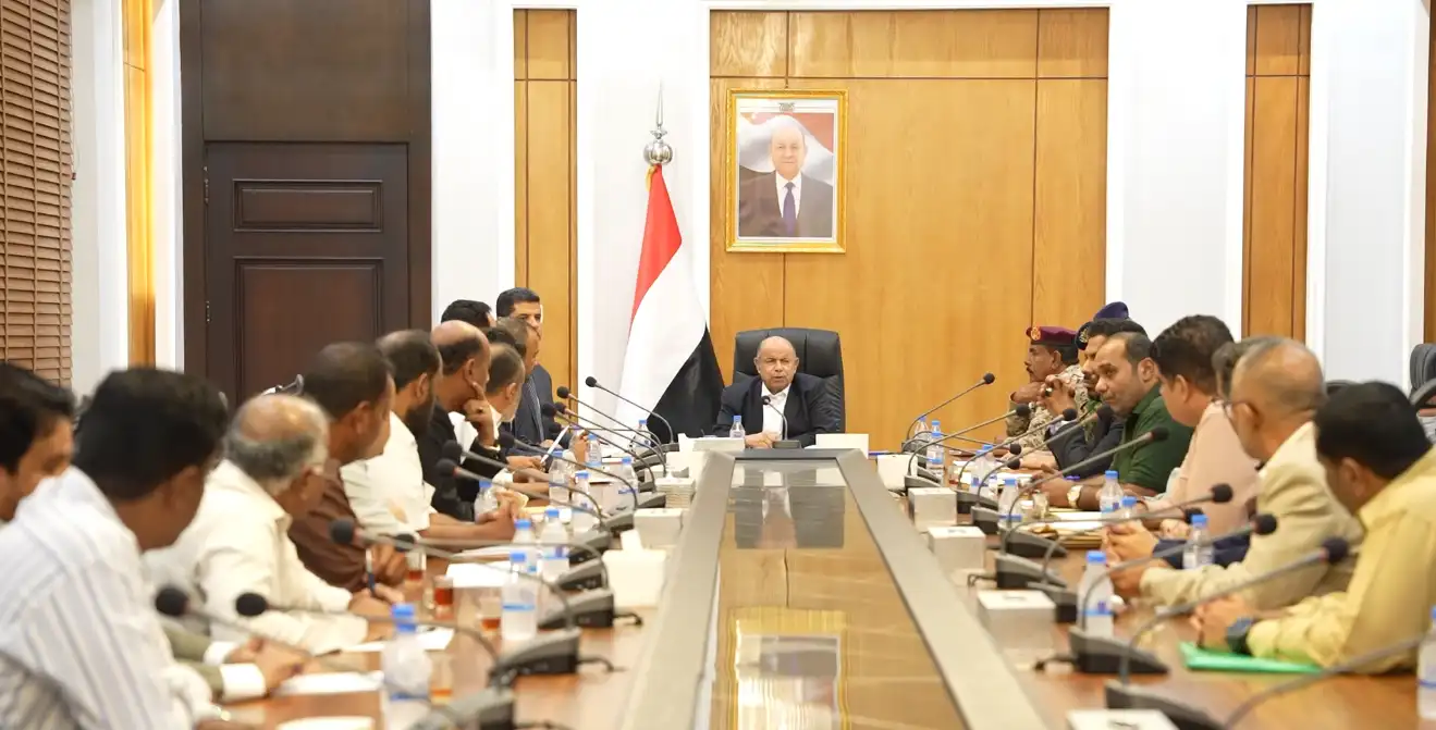 Council member Salem Al-Khanbashi chairs a meeting to enhance readiness for the impacts of the weather system in Hadramout.
