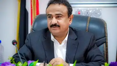 محافظ شبوة يعلن ضبط خلية إرهابية حوثية وشحنة أسلحة ومتفجرات